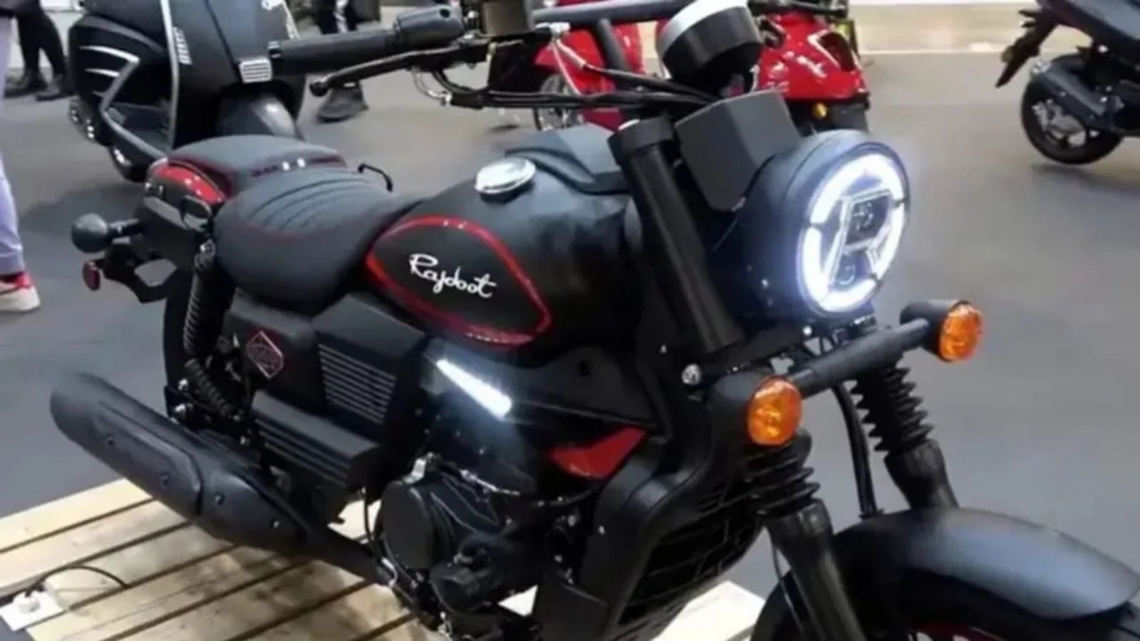 New Rajdoot 350 Launched: Retro Styling, Rugged Build & 75 KM/L Mileage at ₹65,000